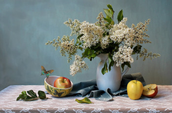 Картинка цветы сирень бабочка букет яблоки
