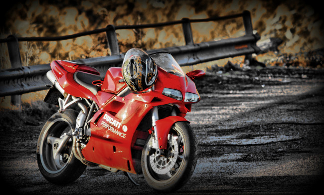 Обои картинки фото мотоциклы, ducati, helmet, bike, red, 748