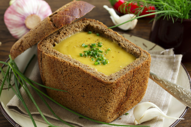 Обои картинки фото еда, первые блюда, хлеб, суп, лук