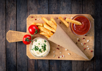 Картинка еда чипсы +картофель+фри картофель фри кетчуп соус помидоры