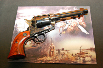 Картинка holding+006 оружие револьверы история револьвер