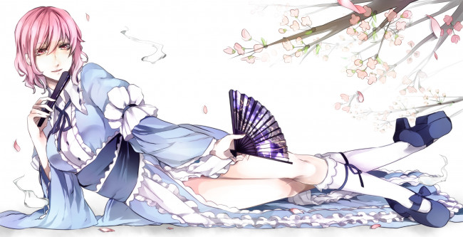 Обои картинки фото аниме, touhou, розовые, волосы, кимоно, лежит, девушка, белый, фон, ветви, веер, сакура