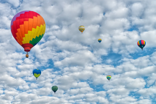 Обои картинки фото авиация, воздушные шары, воздушный, шар, облака, небо