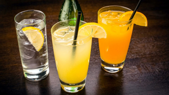 Обои картинки фото еда, напитки, лимон, стаканы, лед, апельсин