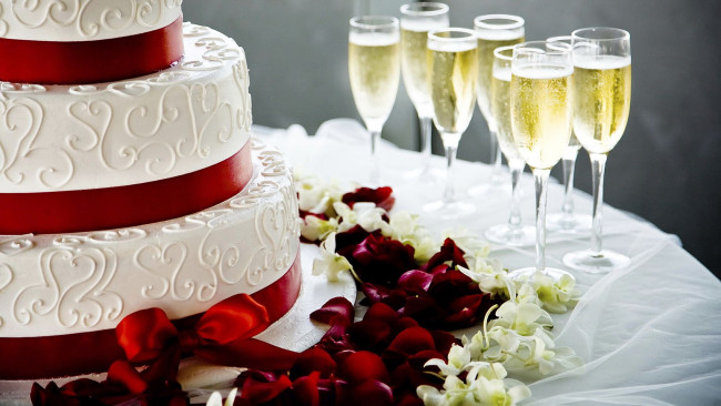 Обои картинки фото еда, торты, свадебный, праздник, шампанское, бокалы, бант, ленты, торт