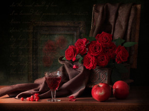 обоя еда, натюрморт, розы, ягоды, вино, бокал, яблоки