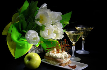 обоя еда, натюрморт, вино, яблоко, пирожное, тюльпаны