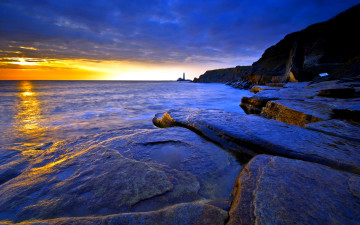 Картинка distant lighthouse природа маяки маяк побережье скалы