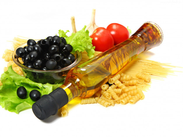 Обои картинки фото еда, разное, макароны, масло, помидоры, маслины, салат