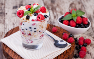 Картинка еда мюсли +хлопья малина завтрак мята йогурт черная смородина
