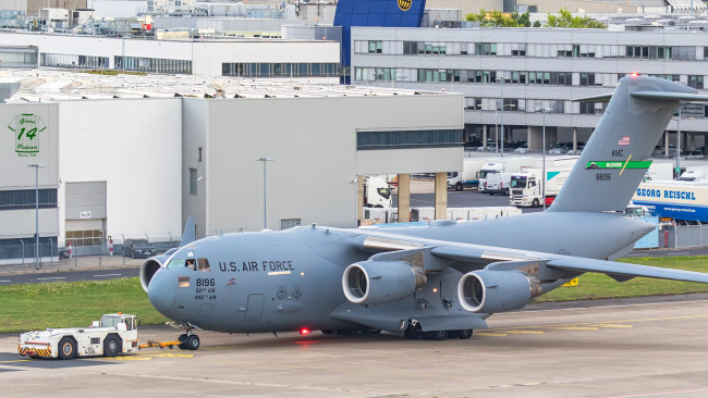 Обои картинки фото boeing c-17a globemaster iii, авиация, военно-транспортные самолёты, транспорт