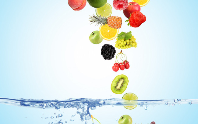Обои картинки фото еда, фрукты,  ягоды, вода, пузырьки, вишня, ягоды, малина, фон, голубой, лимон, яблоки, кокос, киви, клубника, виноград, сверху, лайм, персики, падают