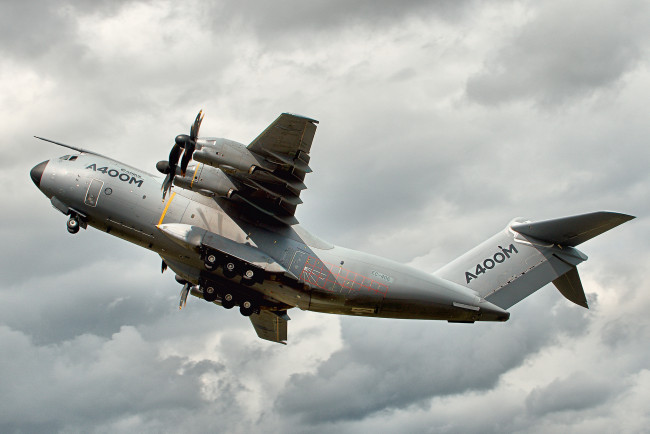 Обои картинки фото a400m, авиация, военно-транспортные самолёты, транспорт