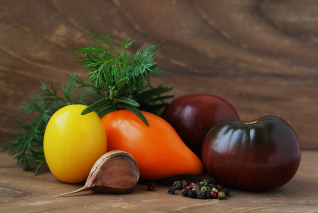 Обои картинки фото еда, помидоры, зелень, томат, перец, чеснок