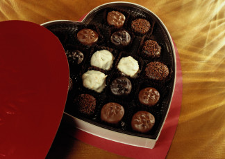 Картинка еда конфеты +шоколад +сладости коробка сердечко