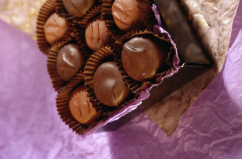 Картинка еда конфеты +шоколад +сладости коробка бумага