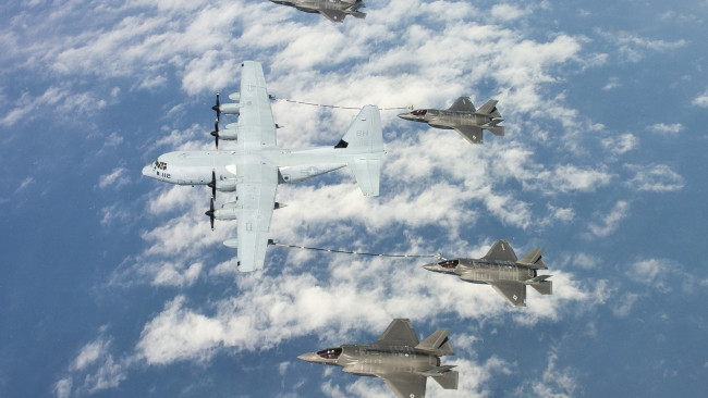 Обои картинки фото f-35 lightning ii, авиация, боевые самолёты, дозаправка, lockheed, martin, f-35, lightning, 2, истребитель-бомбардировщик, ввс, сша