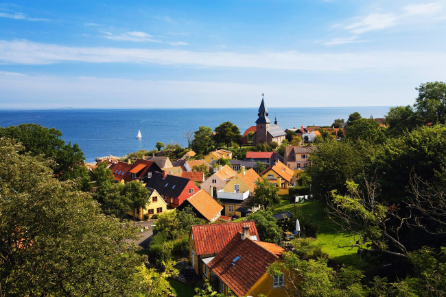 Обои картинки фото bornholm, города, - панорамы, дания, горизонт, дома, море, деревья