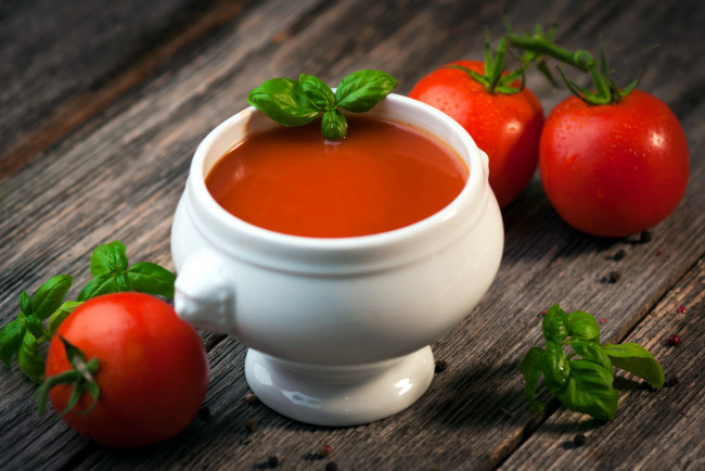 Обои картинки фото еда, помидоры, соус, томаты, базилик