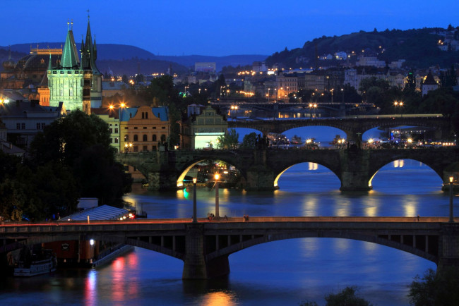 Обои картинки фото города, прага , Чехия, огни, вечер, мост, карлов, влтава
