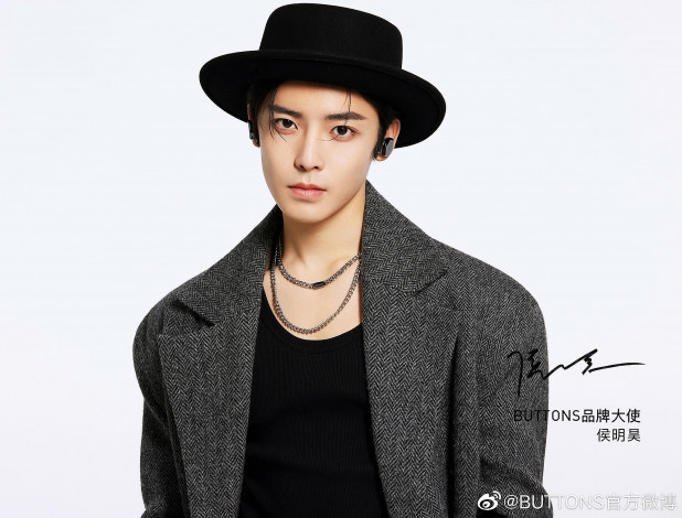 Обои картинки фото мужчины, hou ming hao, актер, пальто, шляпа, цепочка