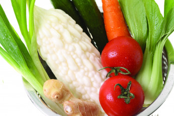обоя еда, овощи, миска, имбирь, лук, щавель, зелёный, красный, помидор, морковь, оранжевый, огурец, белый, томаты