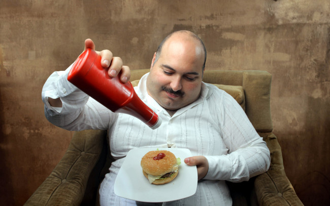 Обои картинки фото юмор и приколы, толстяк, кетчуп, гамбургер, обжора