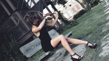 обоя музыка, - другое, девушка, скрипка, скамейка, растения, улица