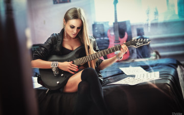 Картинка музыка -+другое гитара девушка постель ноты