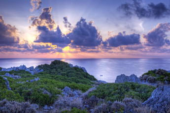 Картинка природа побережье зелень облака корабль море закат