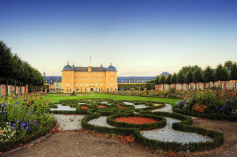 Картинка замок шветцинген германия города дворцы замки крепости здание цветы газон