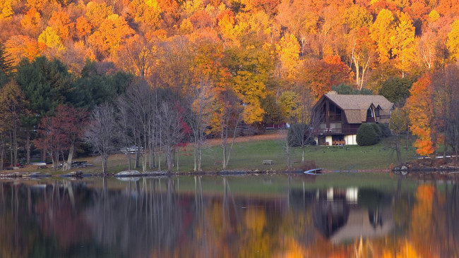 Обои картинки фото природа, реки, озера, лес, осень, домик, река