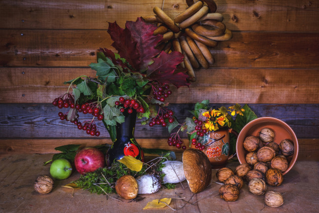 Обои картинки фото еда, натюрморт, грибы, орехи, калина, сушки, яблоки