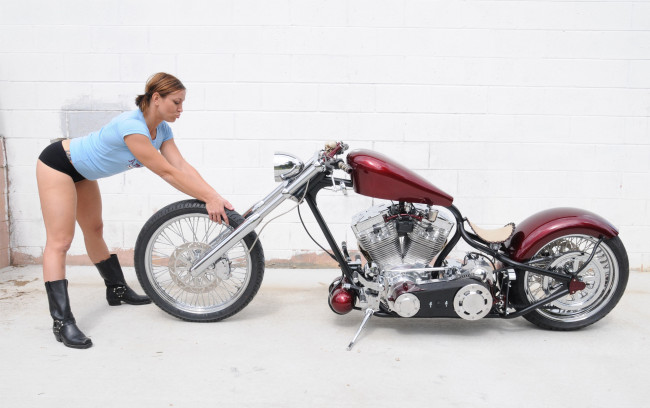 Обои картинки фото мотоциклы, мото с девушкой, custom