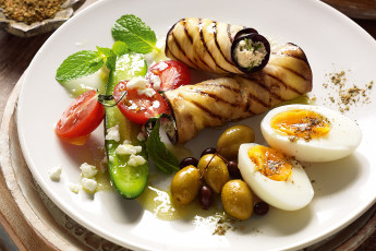 Картинка еда вторые+блюда салат яйцо оливки рулетики баклажан томаты помидоры