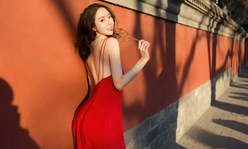 обоя meng xin yue, девушки, азиатка, улыбка, красное, платье