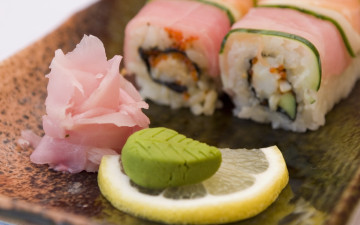 Картинка еда рыба морепродукты суши роллы лимон васаби имбирь