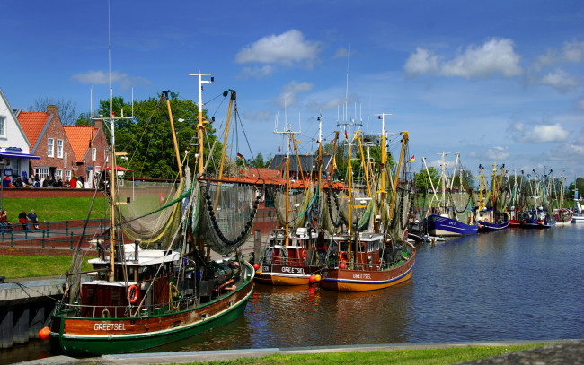 Обои картинки фото германия, крумхёрн, корабли, баркасы, буксиры, суда, река