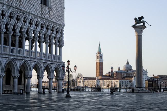 Обои картинки фото города, венеция, италия, площадь, святого, марка, лев, колонна