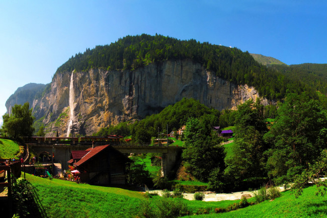 Обои картинки фото швейцария, берн, лаутербруннен, города, пейзажи, дома, мост, горы