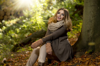 Картинка девушки -unsort+ брюнетки +шатенки девушка митенки природа пальто шатенка лучи солнце листья дерево осень