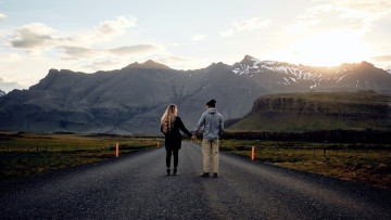 Картинка разное мужчина+женщина влюбленные горы дорога