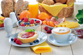 Картинка еда разное ягоды апельсины молоко сок кофе сыр хлеб булочки