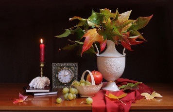 Картинка еда натюрморт листья виноград яблоко свеча часы