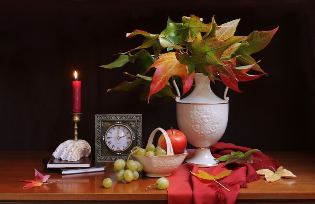 Обои картинки фото еда, натюрморт, листья, виноград, яблоко, свеча, часы