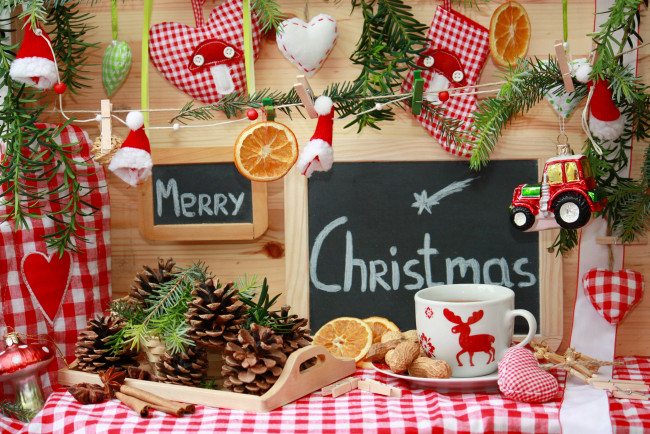 Обои картинки фото праздничные, угощения, чашка, рождество, праздник, christmas, пряности, шишки, декорации, елочные, игрушки