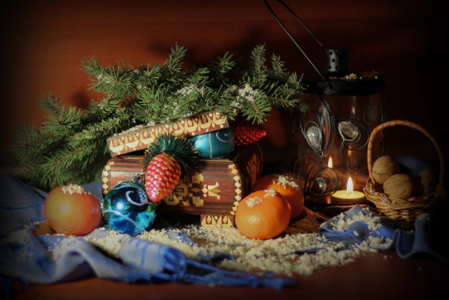 Обои картинки фото праздничные, угощения, мандарины, елка, свеча, орехи