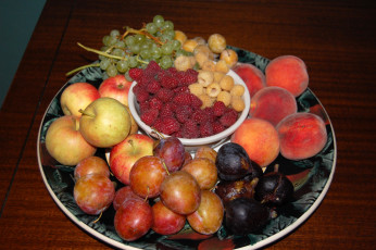 Картинка еда фрукты +ягоды виноград сливы яблоки абрикосы малины