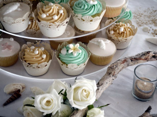 Картинка еда пирожные +кексы +печенье розы праздничные капкейки свеча