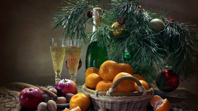 Обои картинки фото праздничные, угощения, мандарины, орехи, шампанское